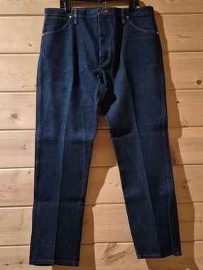Vintage Men's Wrangler Dark Blue Straight Jeans 40x32